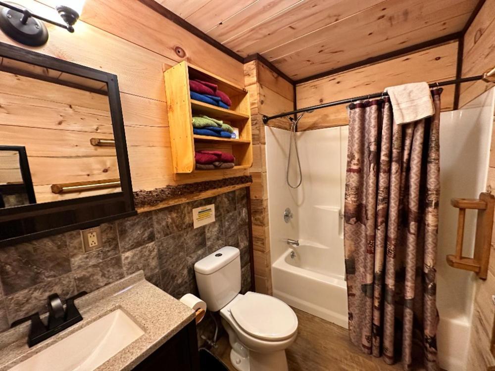 Best Bear Lodge & Campground Irons Eksteriør billede