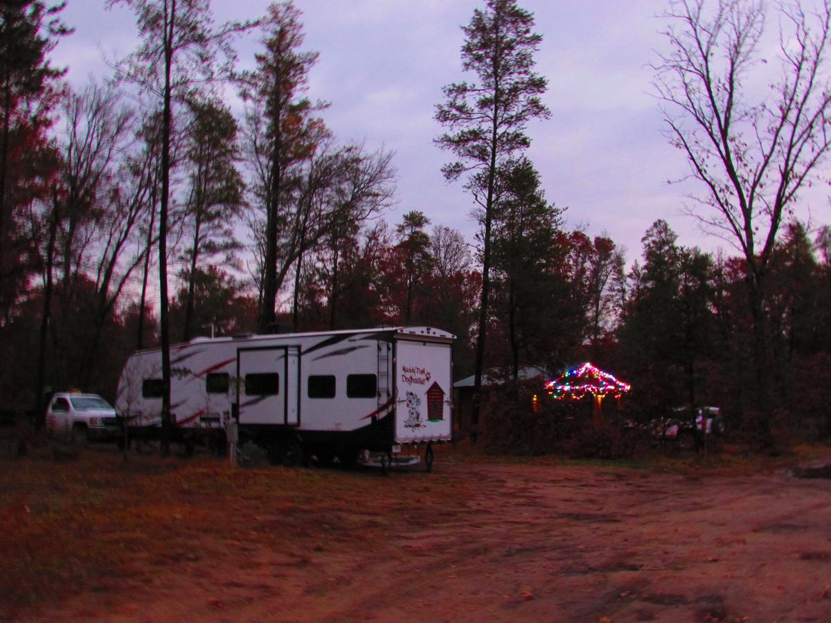 Best Bear Lodge & Campground Irons Eksteriør billede