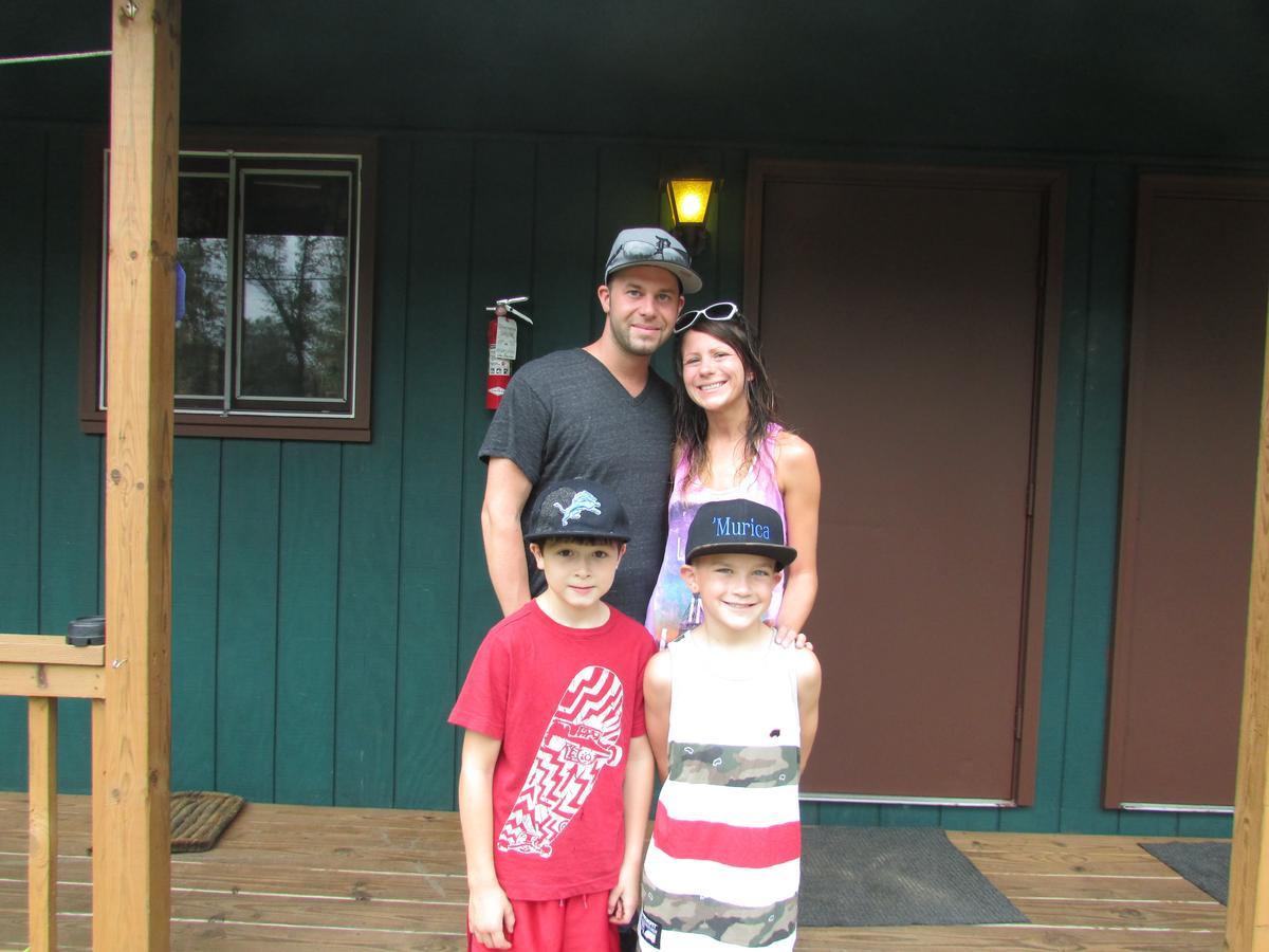 Best Bear Lodge & Campground Irons Eksteriør billede