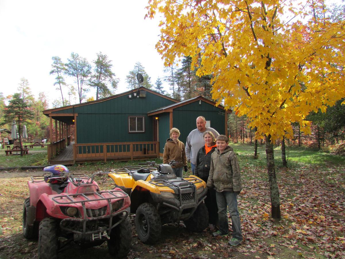 Best Bear Lodge & Campground Irons Eksteriør billede