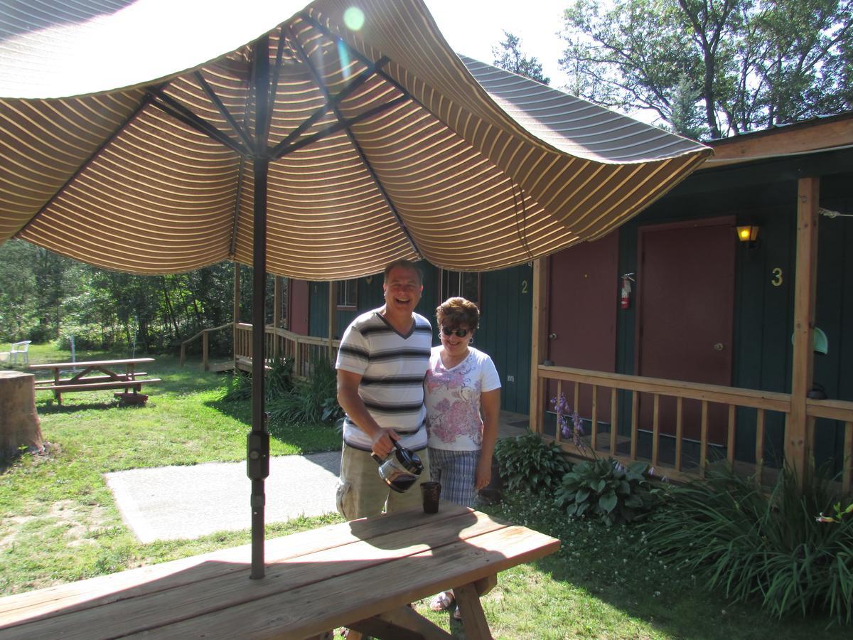 Best Bear Lodge & Campground Irons Eksteriør billede