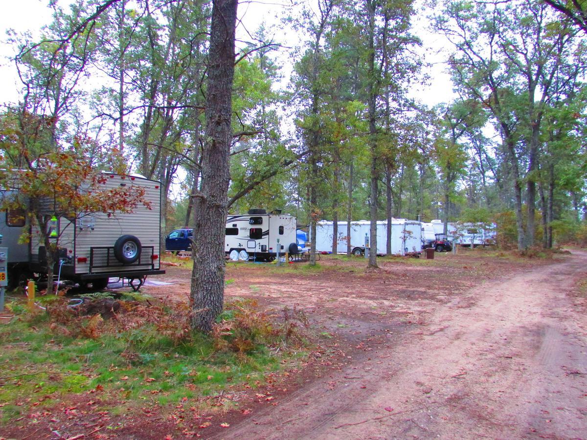 Best Bear Lodge & Campground Irons Eksteriør billede
